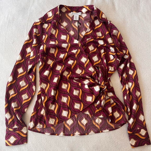 NWT Cupcakes & Cashmere Retro Geo Print Faux Wrap Blouse XS - Picture 2 of 13